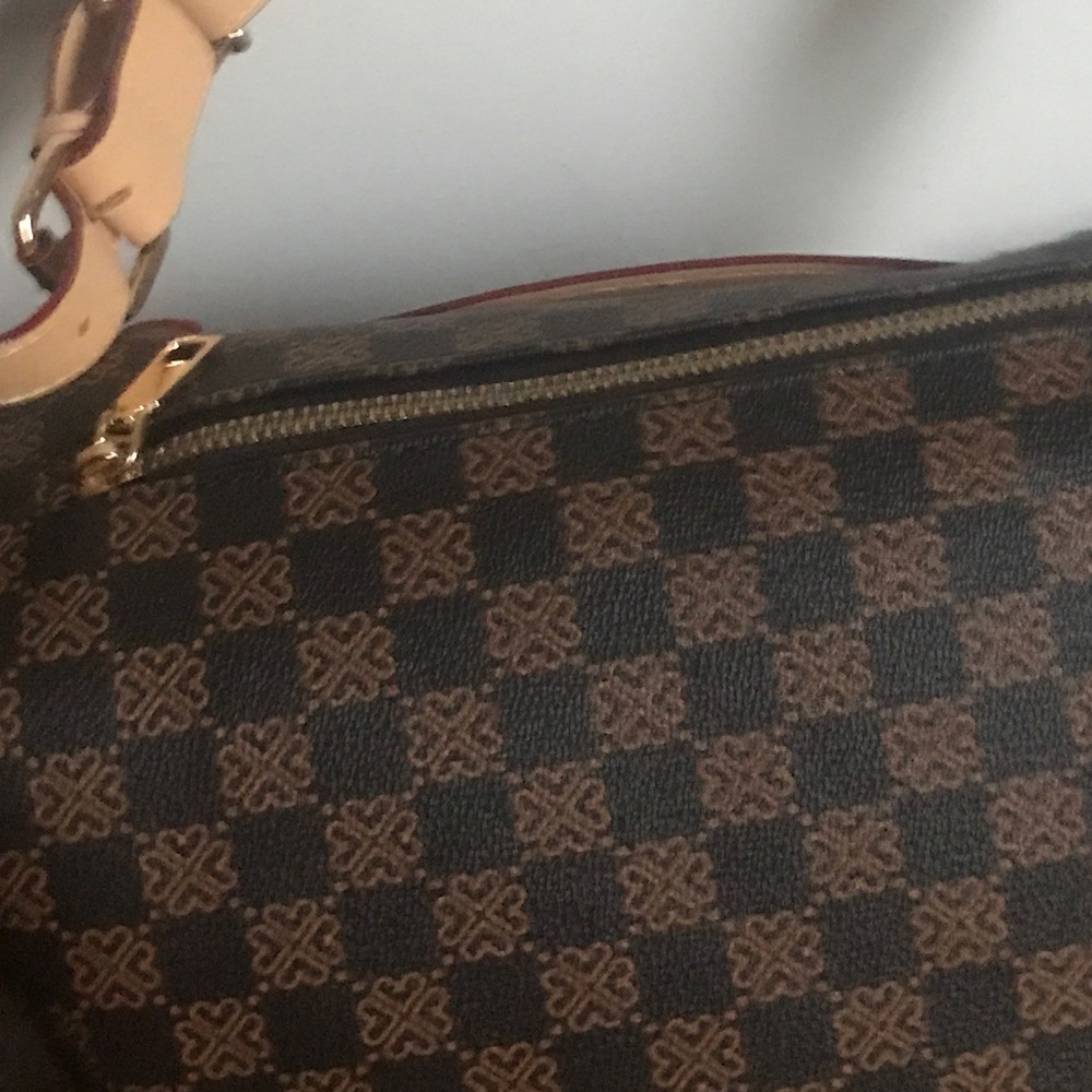 Designer purse - Picture 3 of 8